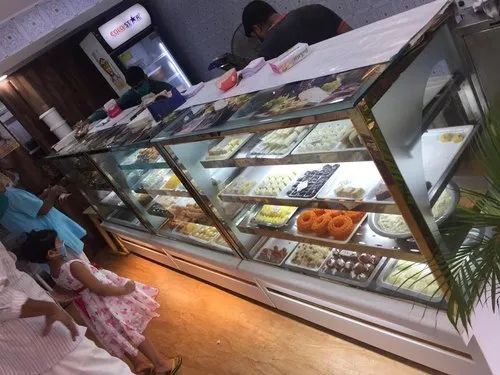 Stainless Steel Cake & Bakery Display Counter, For Commercial Commercial Kitchen Equipment